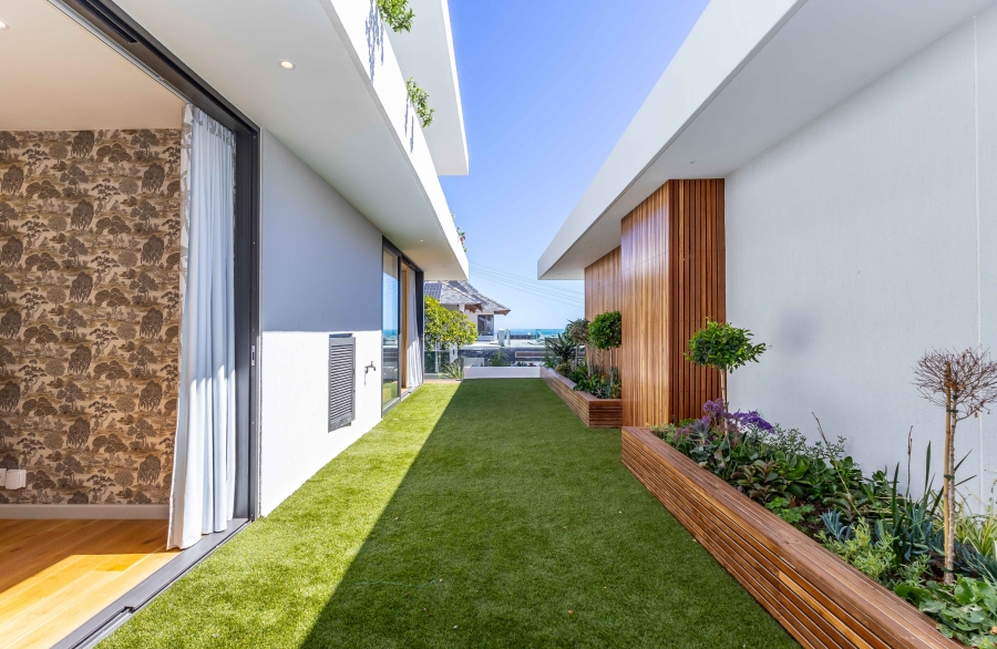 4 Bedroom Property for Sale in Fresnaye Western Cape